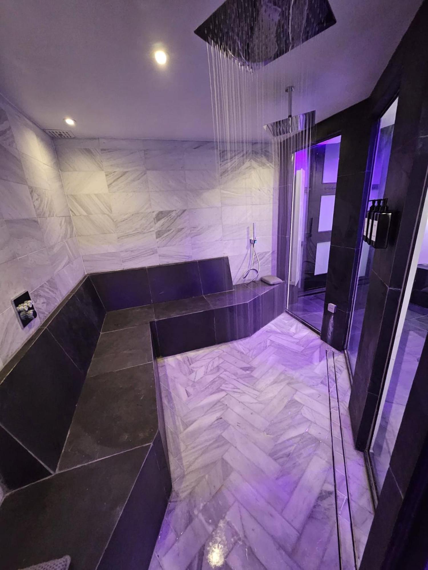 Queen Suite Pool View