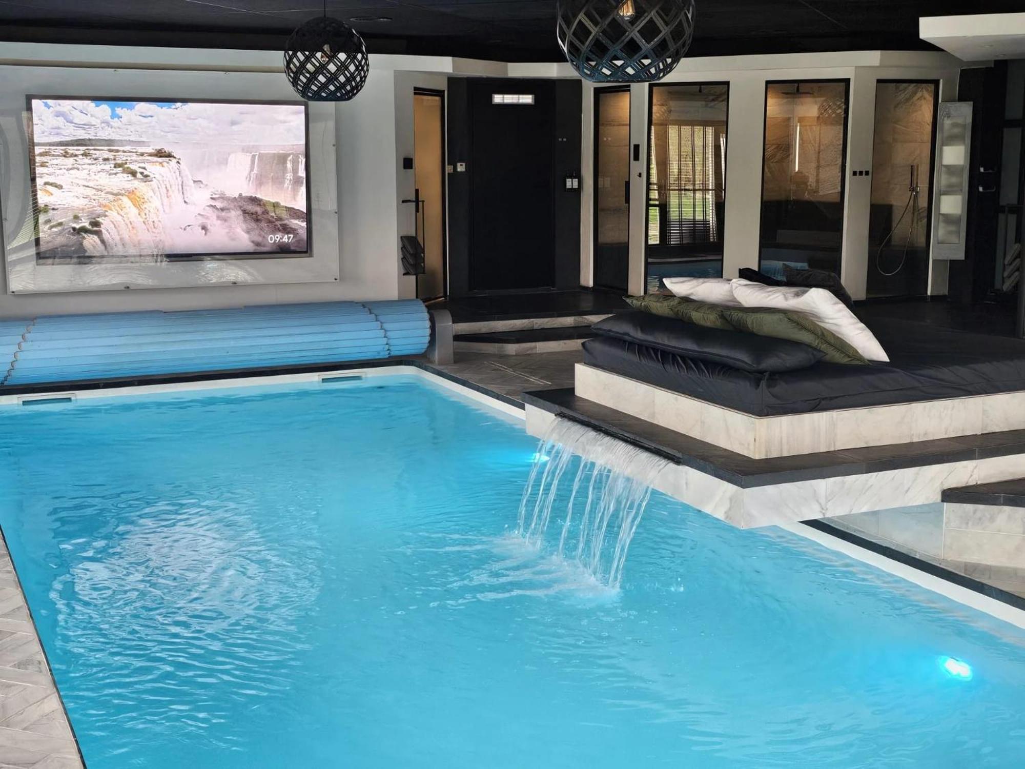 Queen Suite Pool View