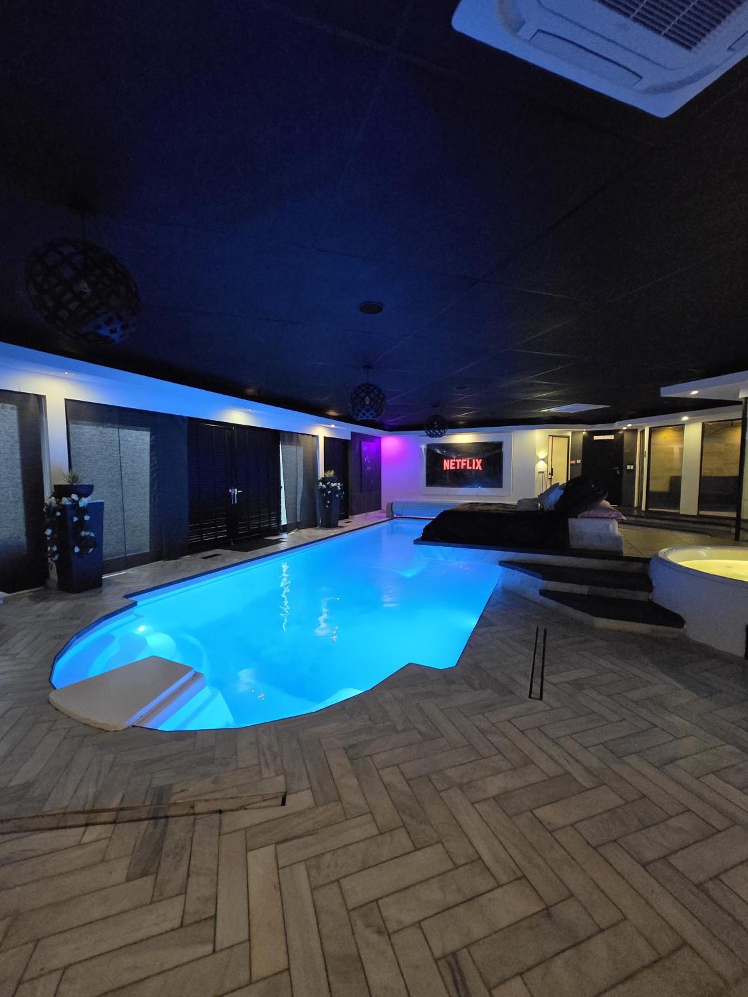 Queen Suite Pool View