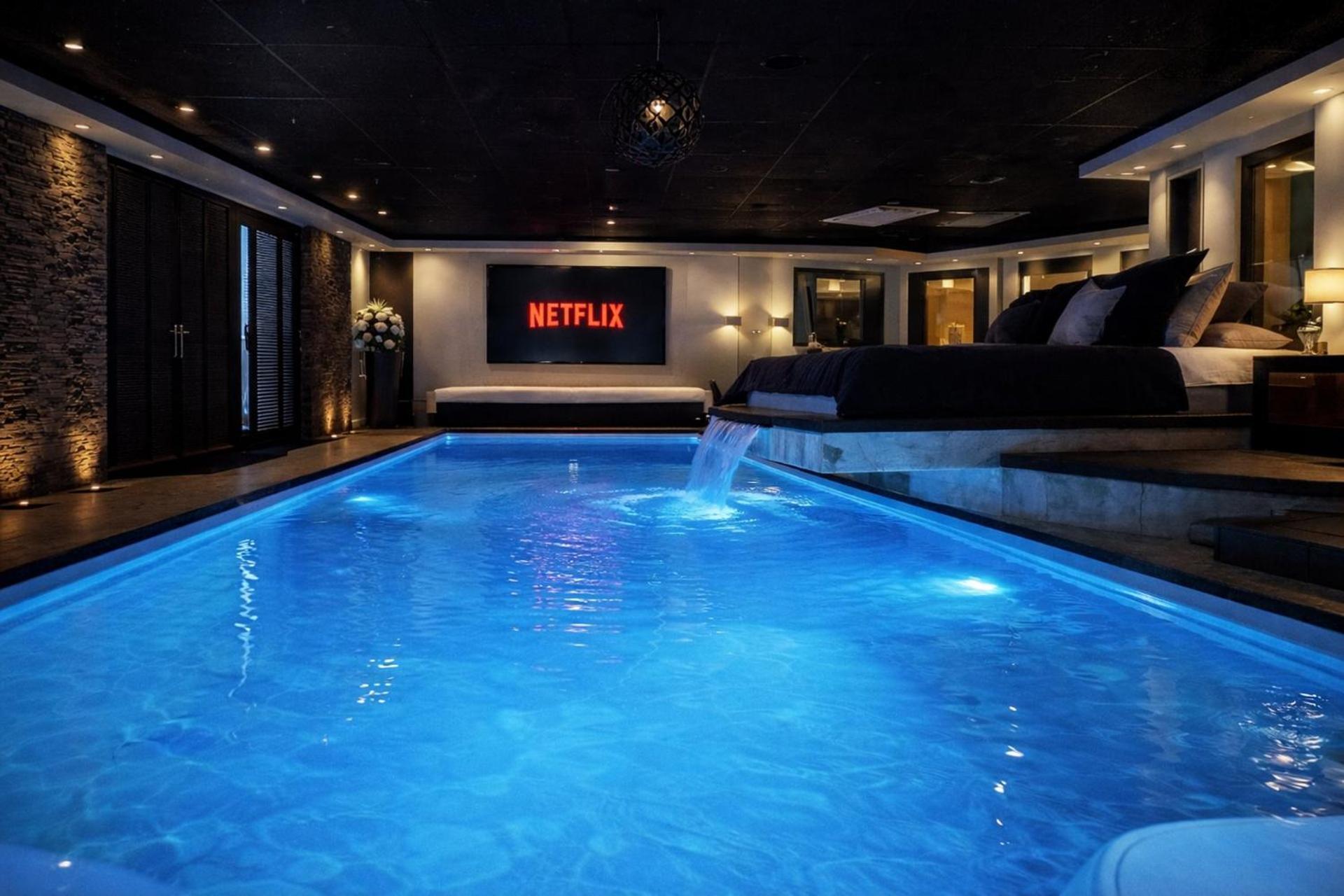 Queen Suite Pool View
